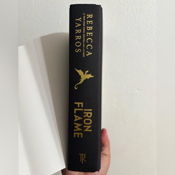 Iron Flame: Empyrean Series Book Two/ New with no marks - Picture 5 of 7